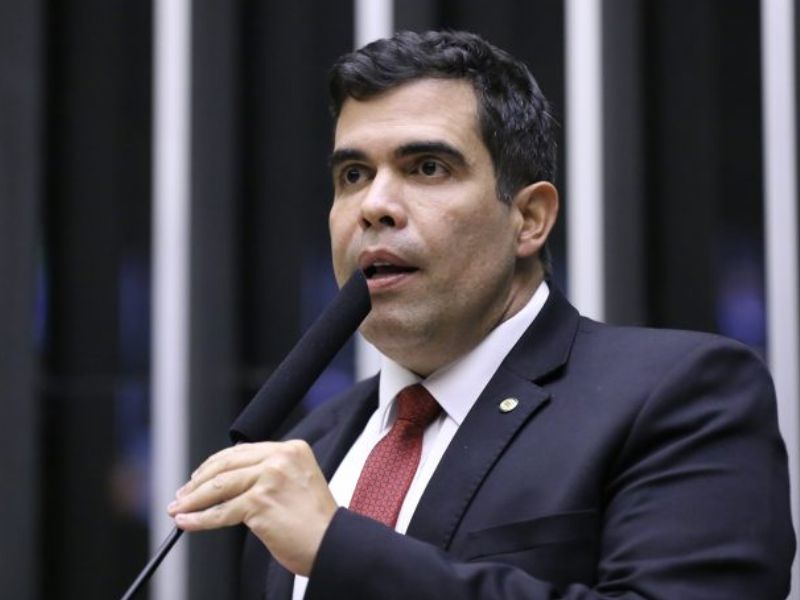Deputado quer alterar lei para livrar preso por atraso em pensão alimentícia