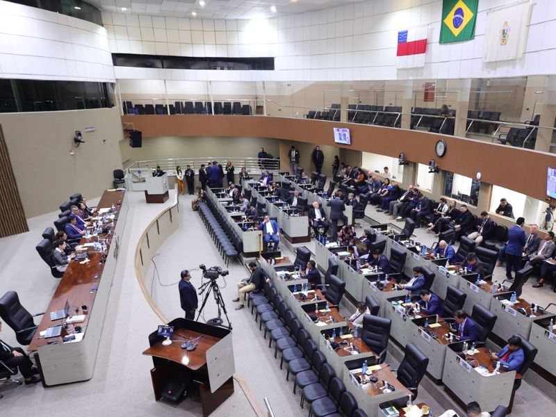Vereadores aprovam urgência para David Almeida emprestar R$ 2,6 bilhões