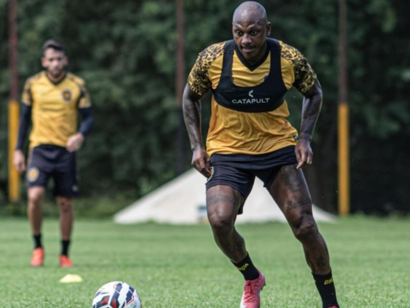Atacante Sassá deixa Amazonas FC e acerta com Criciúma