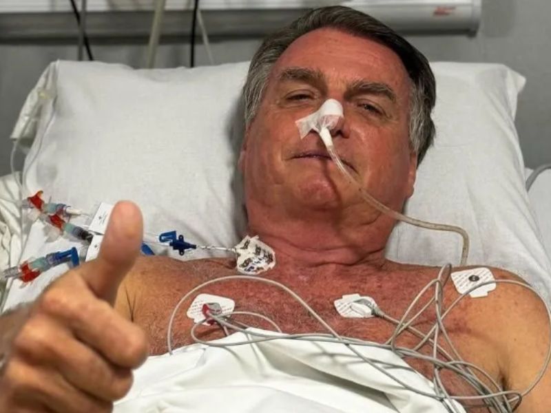 Bolsonaro passa por cirurgia em hospital particular de Brasília, diz senador