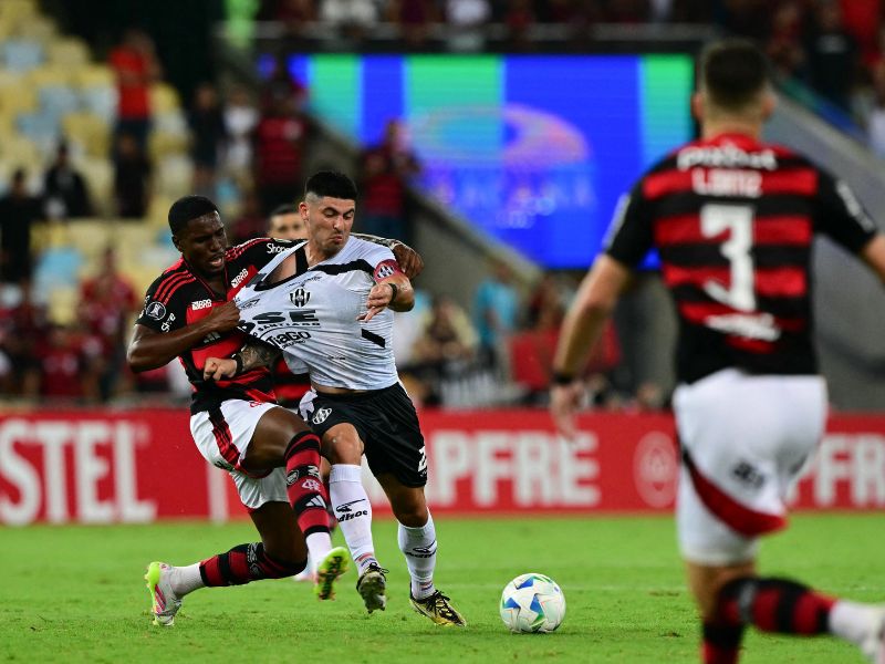 Flamengo cai para o Central Córdoba em pleno Maracanã