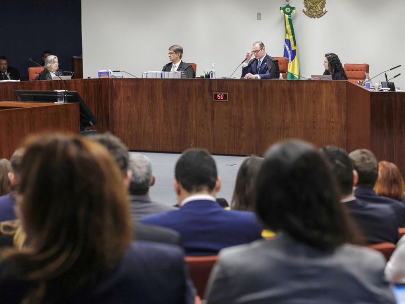 STF decide hoje se torna réus seis denunciados do núcleo 2 da trama golpista
