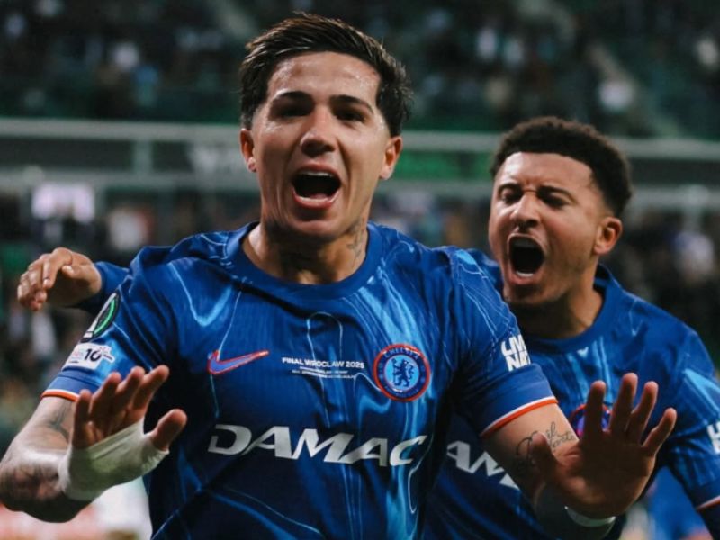 Chelsea goleia Betis e é campeão da Conference League