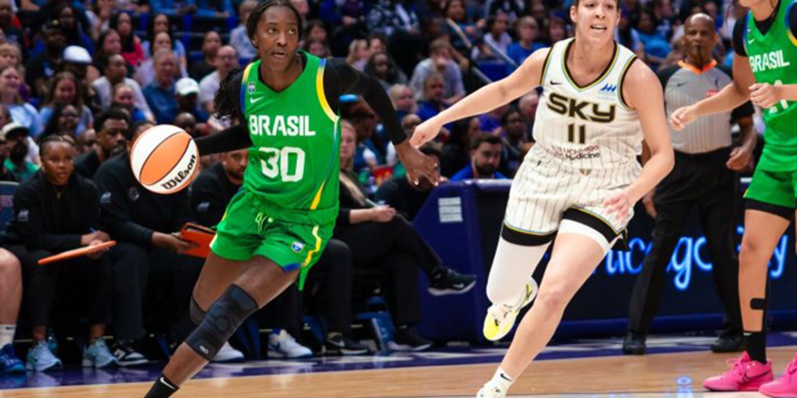 Em tour pelos EUA, seleção brasileira cai para o Chicago Sky, da WNBA