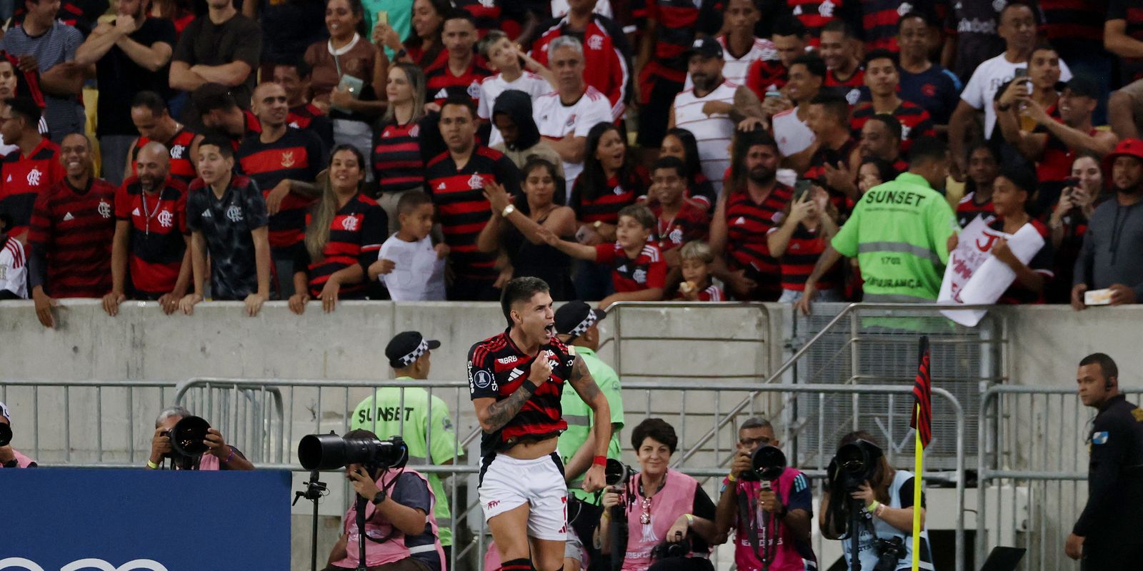 Fla derrota LDU e fica perto da vaga nas oitavas da Libertadores