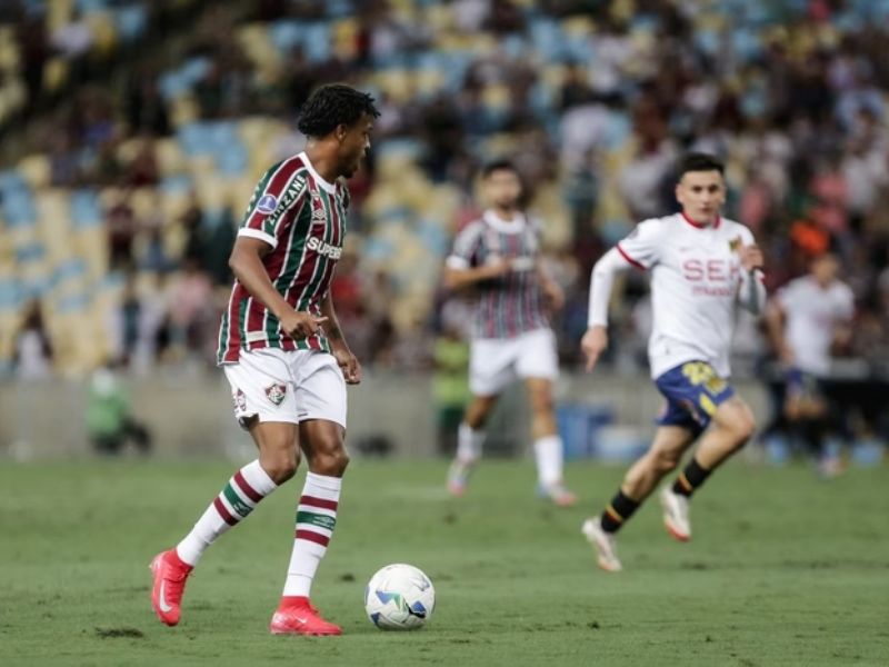 Fluminense vence e assume liderança provisória na Sul-Americana