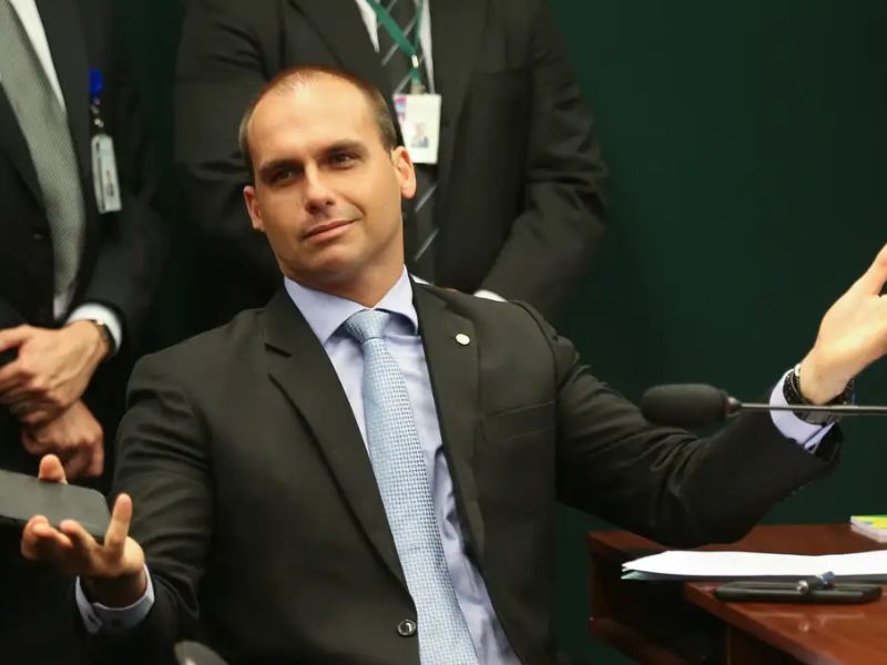 PGR vê tentativa de intimidação institucional e pede investigação de Eduardo Bolsonaro