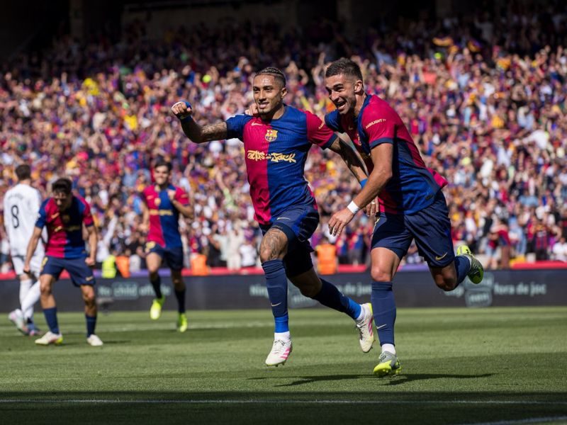 Raphinha brilha e Barcelona supera Real Madrid no el classico