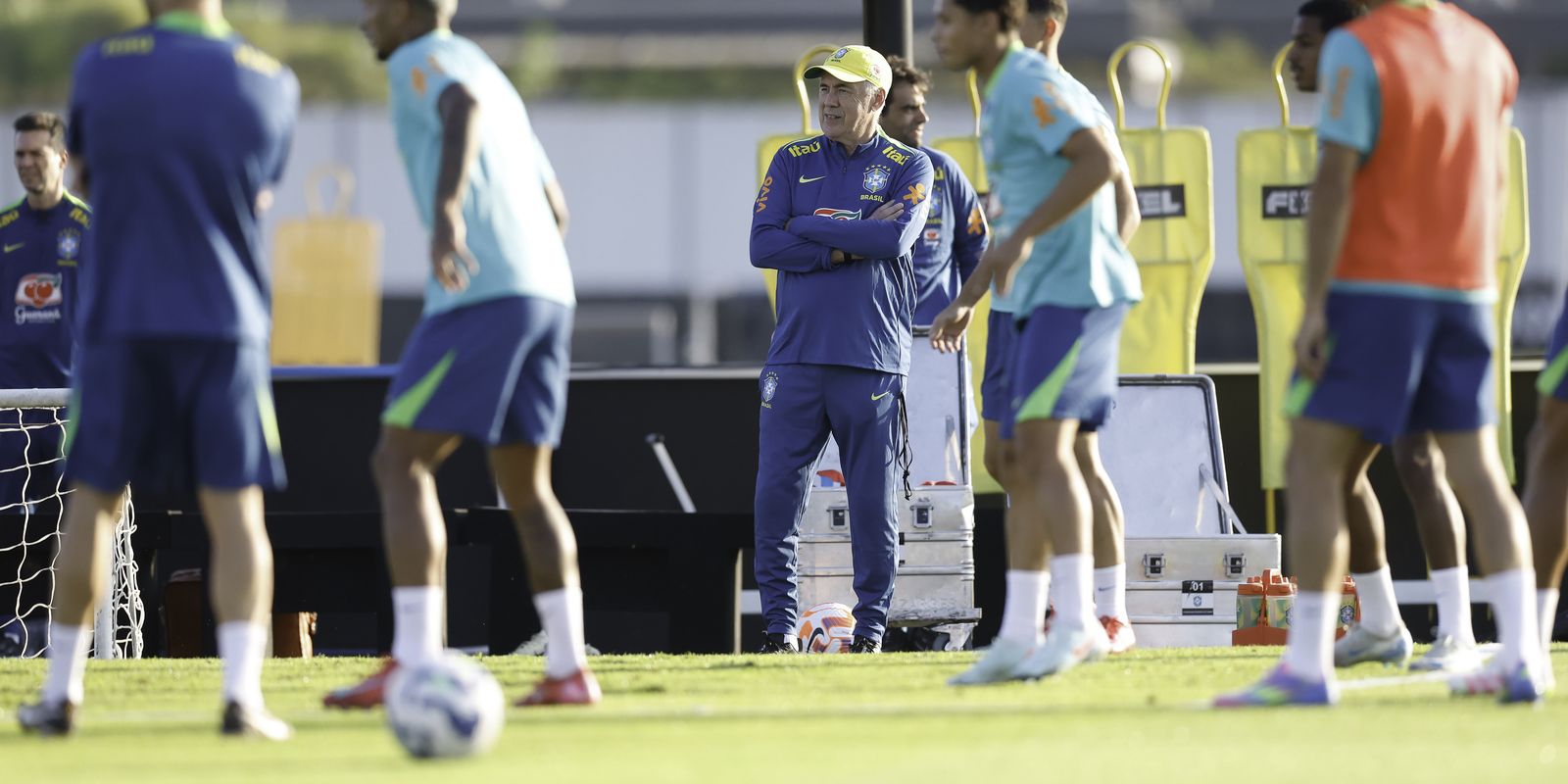 Carlo Ancelotti comanda o primeiro treino da seleção brasileira