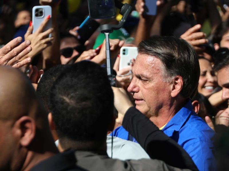 “Jamais passaria faixa a um ladrão”, diz Bolsonaro em ato