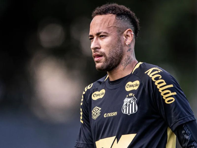 Neymar é diagnosticado com COVID-19 e é afastado das atividades do Santos