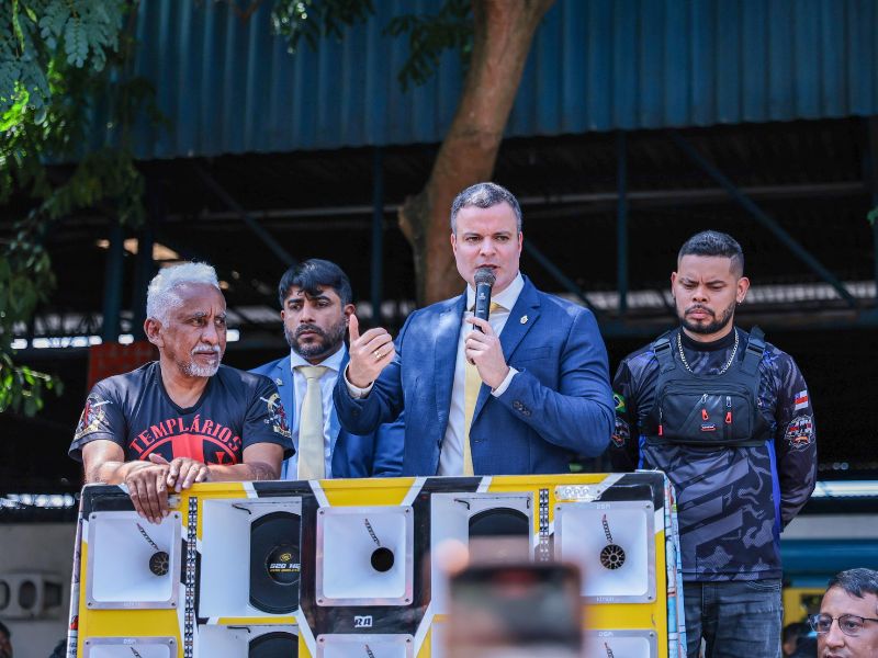 Rodrigo Sá lidera diálogo com mototaxistas e PL polêmico