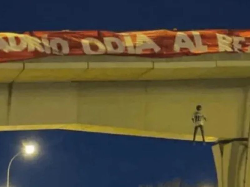 Torcedores que "enforcaram" boneco de Vini Jr são condenados