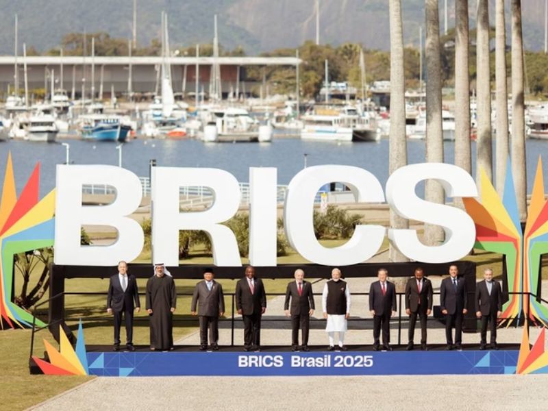 Após tarifa de Trump, Rússia propõe expansão dos Brics