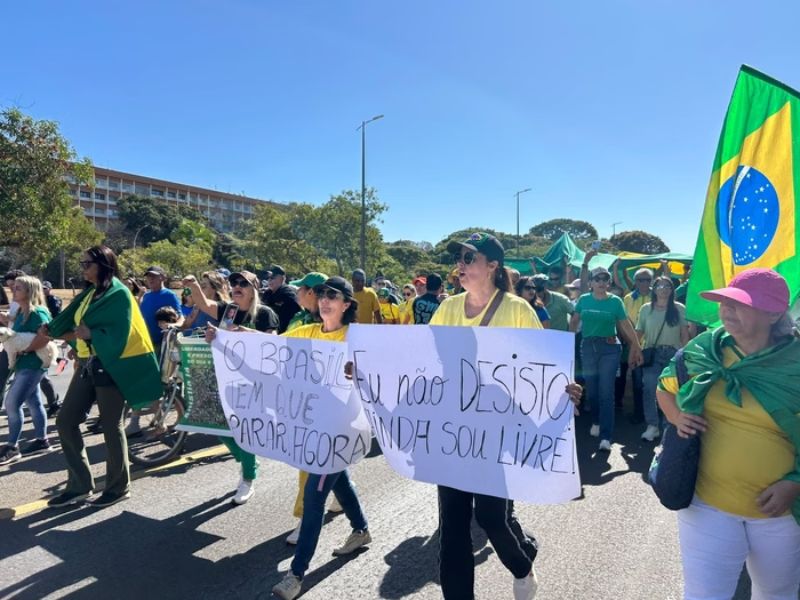 Manifestação sendo realizada em Brasília, contra operação da PF que investiga Bolsonaro