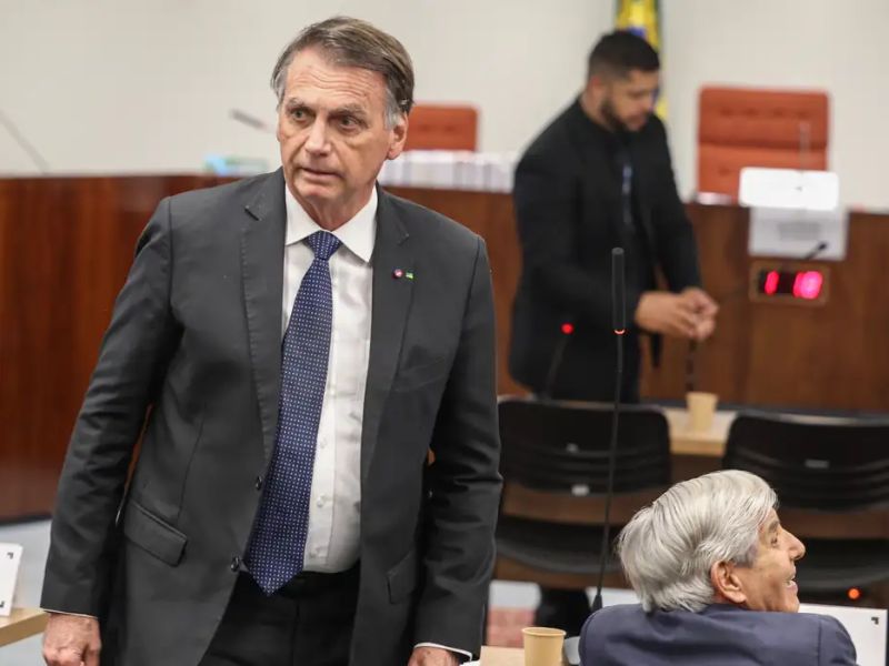 Jair Bolsonaro', Bolsonaro diz que criou o Pix e se oferece para negociar com Trump