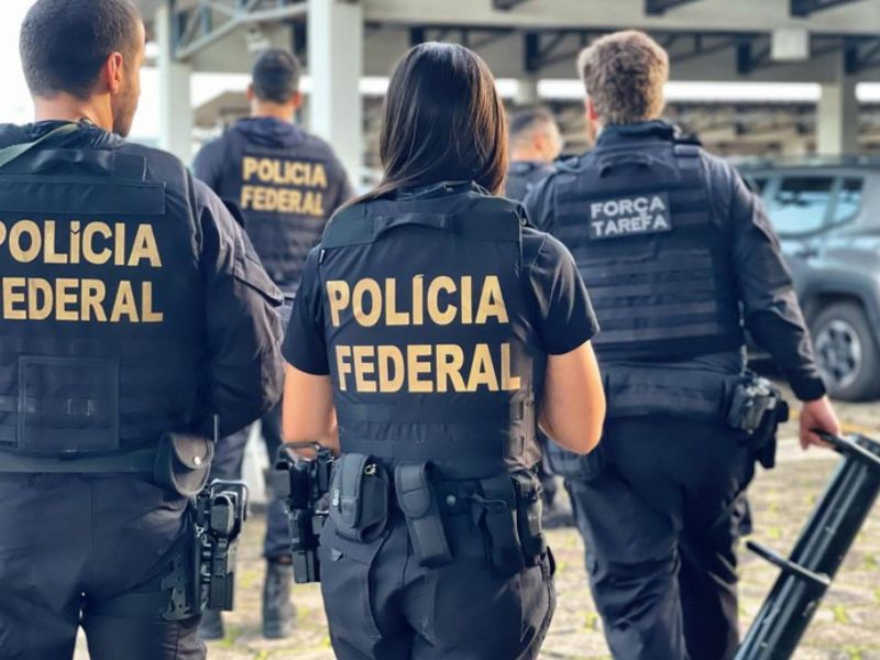 PF encontra pen drive escondido e ação contra Moraes nos EUA