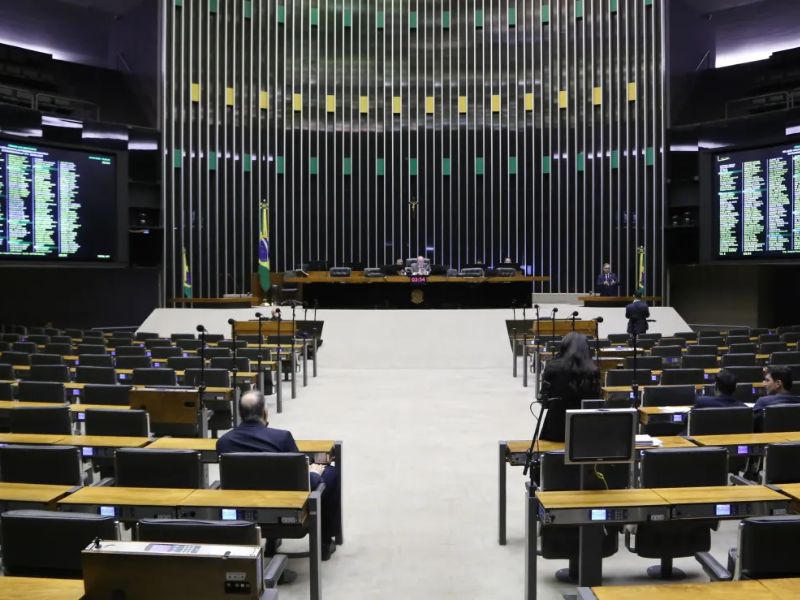 STF muda regra e 7 deputados perdem mandatos; grupo anuncia greve de fome