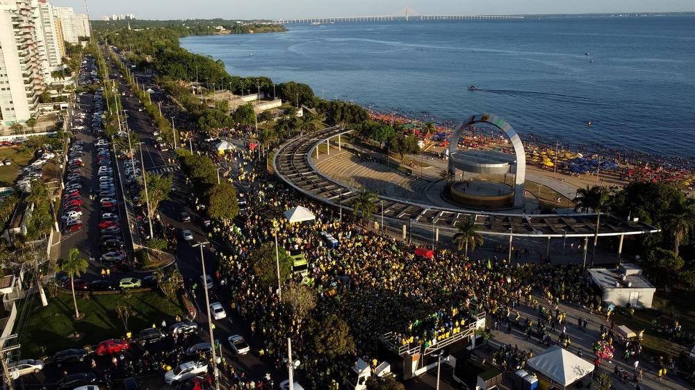 'Bolsonaristas' realizam manifestação pedindo impeachment de Lula e Moraes, em Manaus