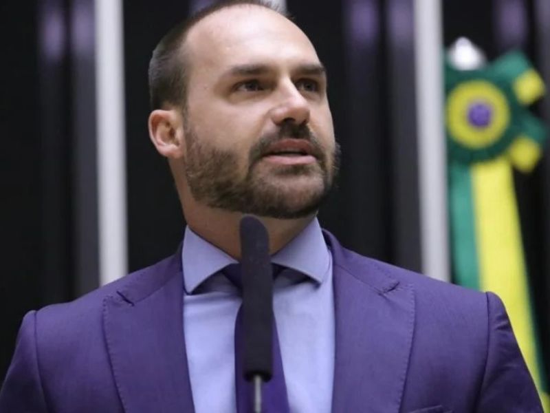 Câmara analisa pedidos de cassação de Eduardo Bolsonaro