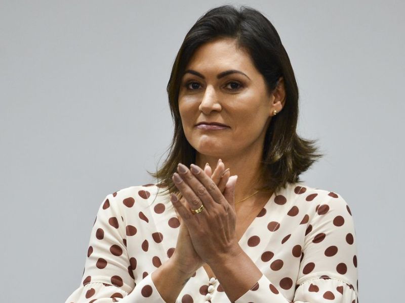 Michelle Bolsonaro responsabiliza Lula por tarifa dos EUA: 'cachaceiro'