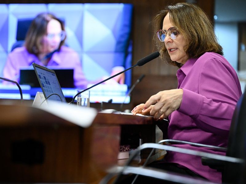 No Senado, Damares anuncia diagnóstico de câncer e pede fim de sessão