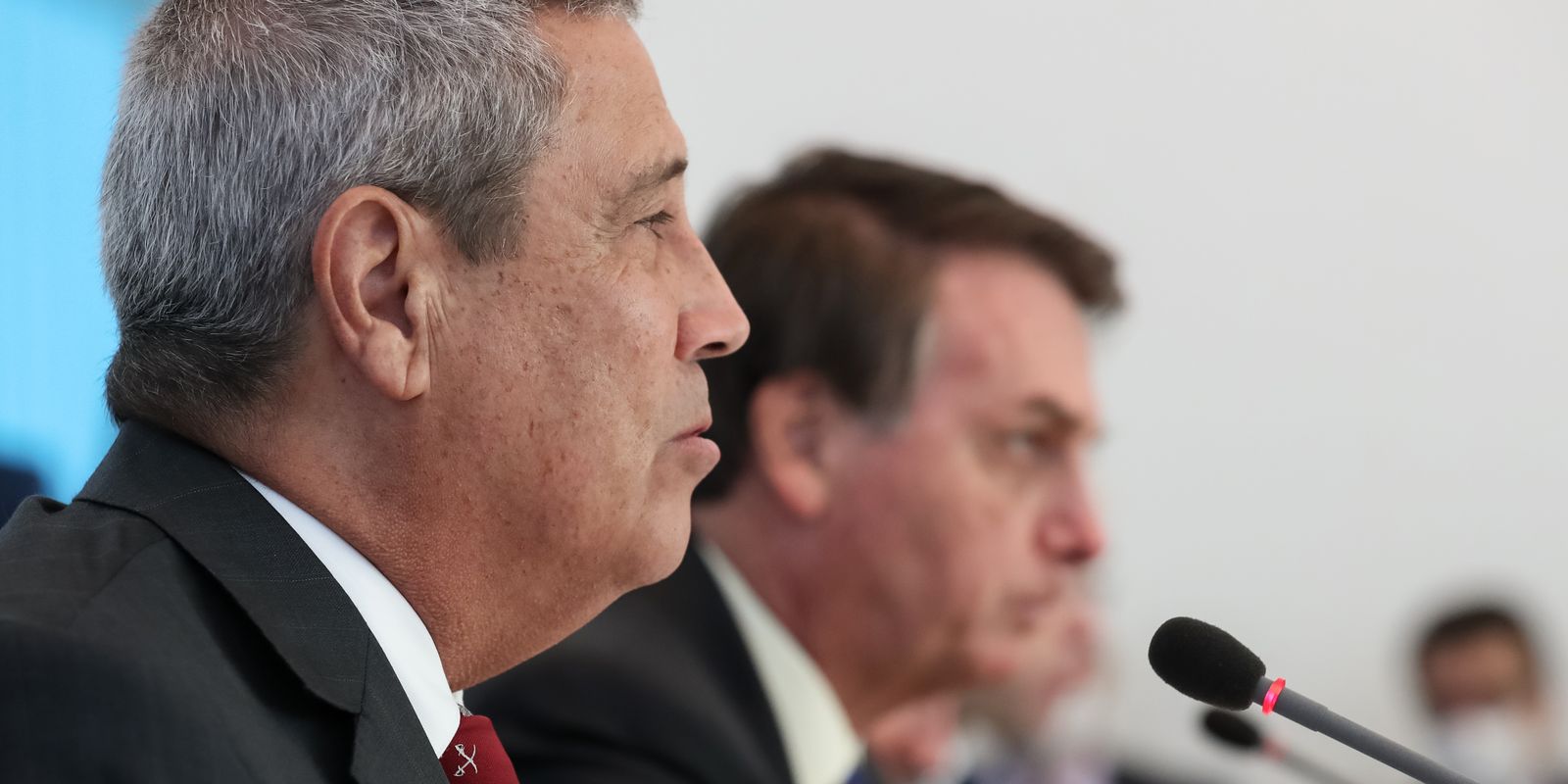 PF: Braga Netto viola proibição de manter contato com Bolsonaro