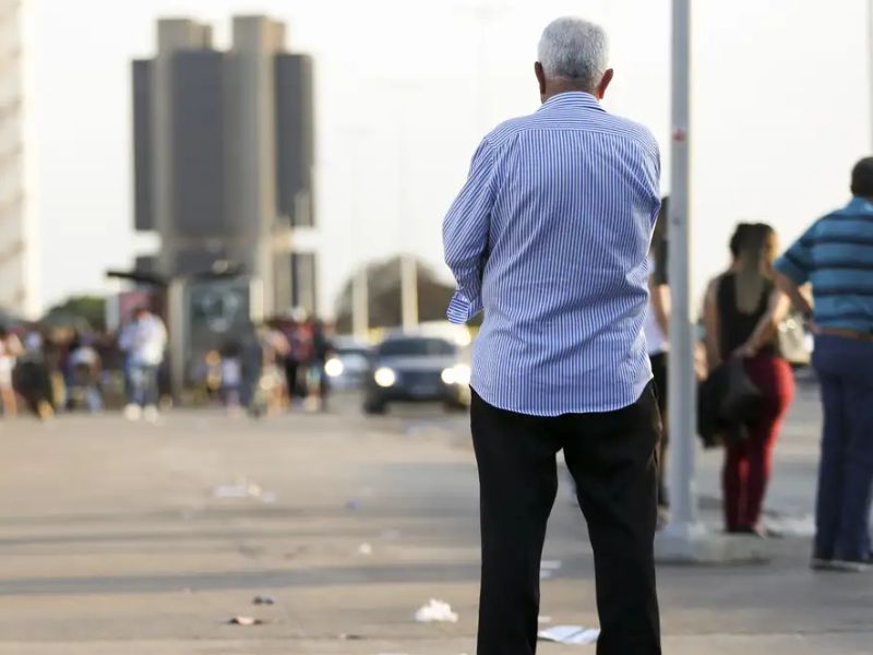 Projeto na Câmara isenta maiores de 75 anos do Imposto de Renda