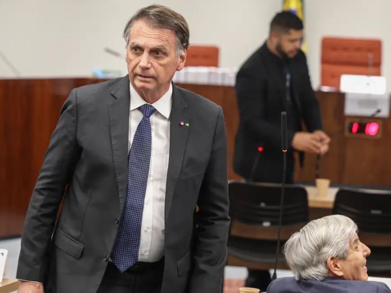 Relatório da PF diz que Bolsonaro movimentou R$ 30,5 milhões em um ano