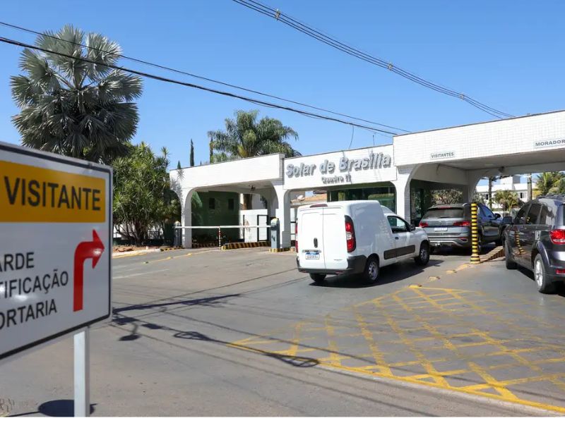 STF manda vistoriar carros e área externa da casa de Bolsonaro