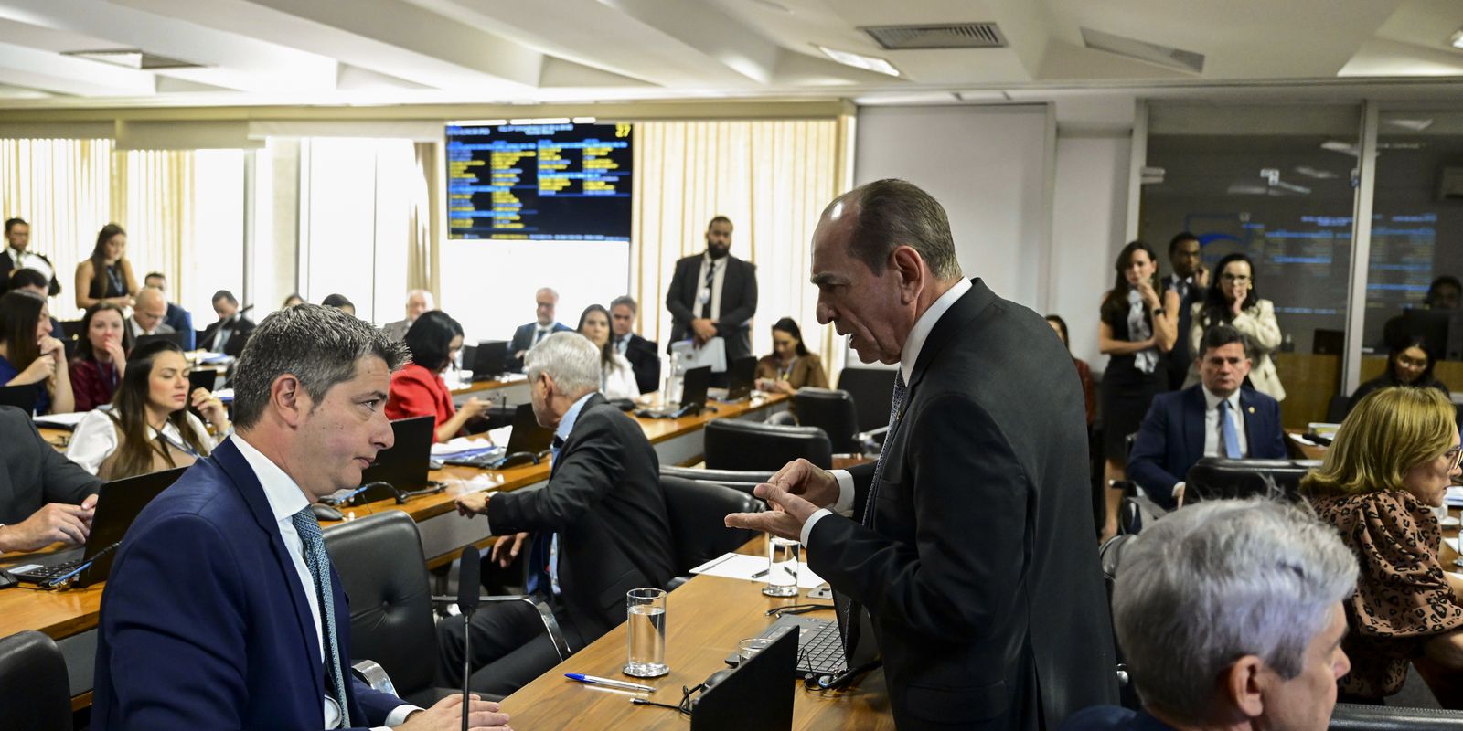 Senado: CCJ aprova novo código eleitoral com 900 artigos