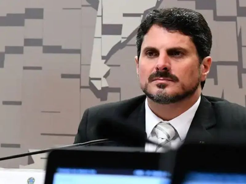 Senador Marcos do Val é alvo de operação da Polícia Federal