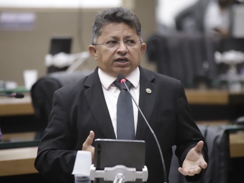 TRE-AM cobra devolução de R$ 22,7 mil de Sinésio Campos por contas de 2024 do PT-AM