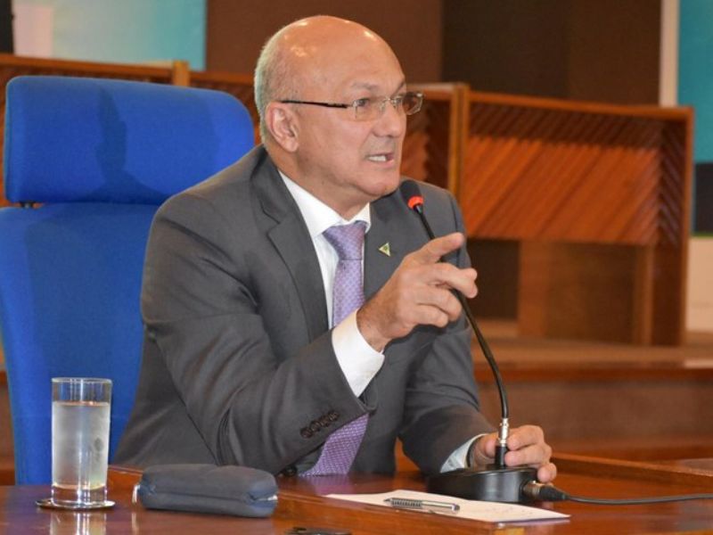TRE-AM nega pedido de Menezes para parcelamento de multa de R$ 5 mil