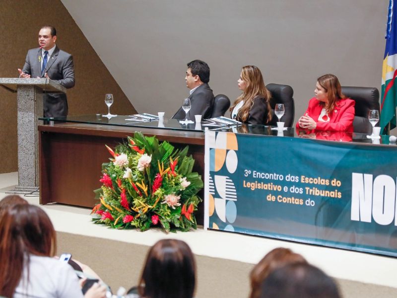 3º Encontro das Escolas do Legislativo do Norte debate educação e democracia em Manaus