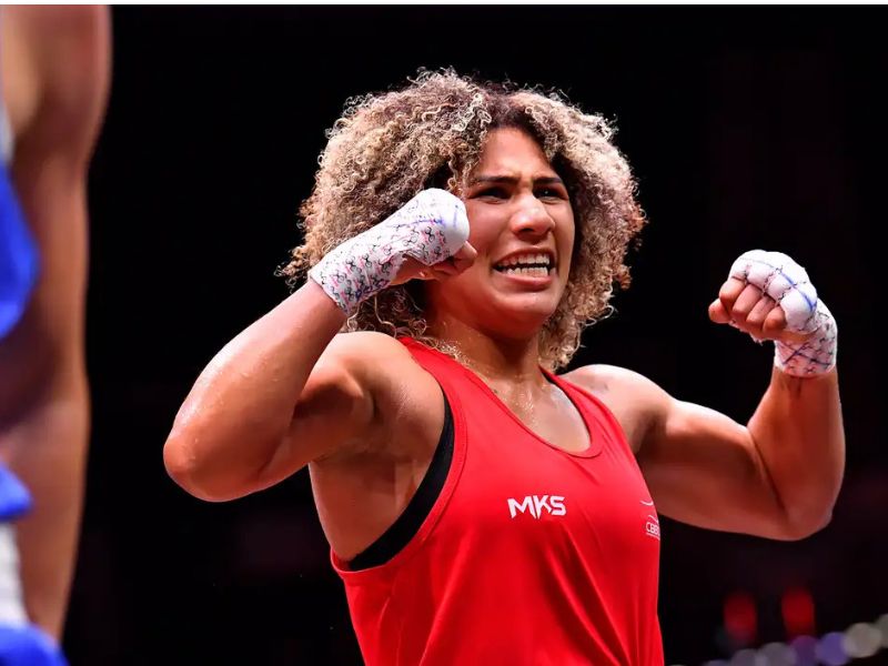 Brasileira Rebeca Lima é campeã mundial de box em Liverpool