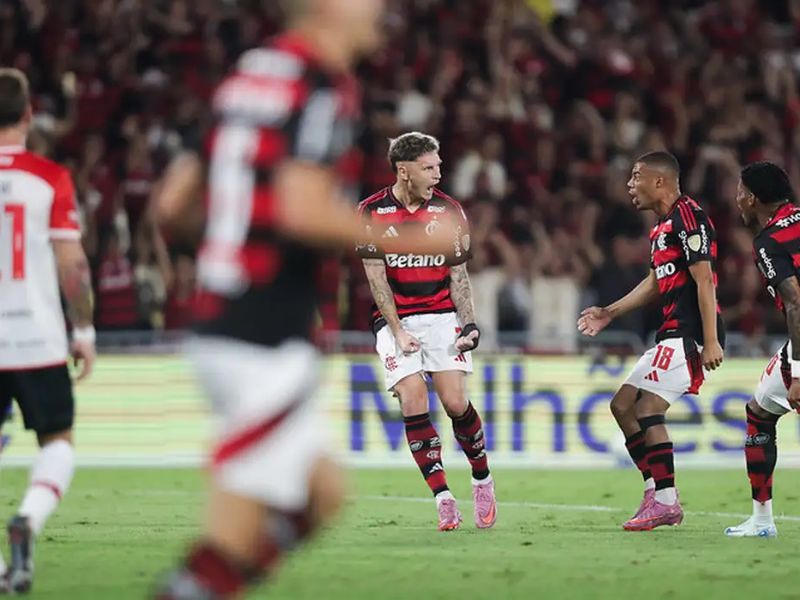 Com gol relâmpago, Flamengo derrota Estudiantes no Maracanã