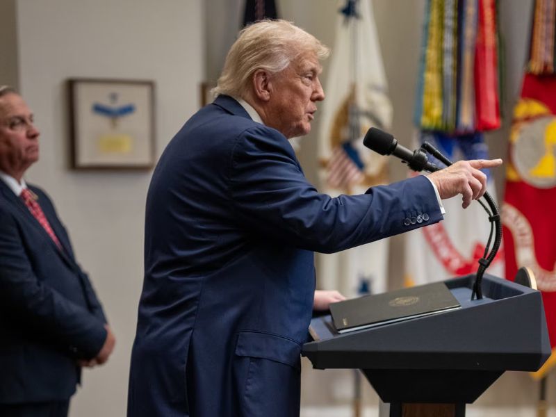 Donald Trump diz estar surpreso com condenação de Bolsonaro; VÍDEO