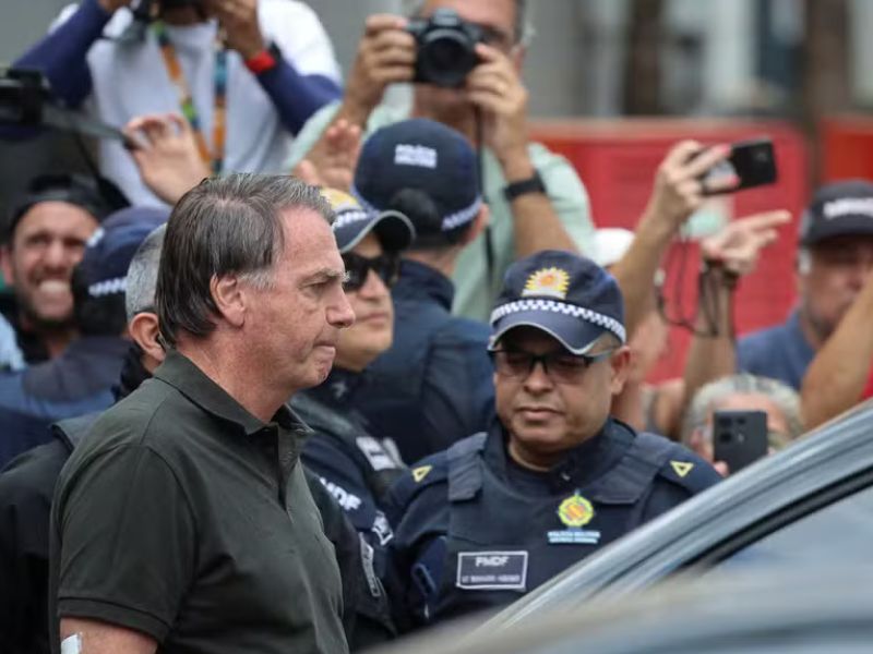 Ex-presidente Bolsonaro apresenta melhora parcial após internação; Diz boletim médico