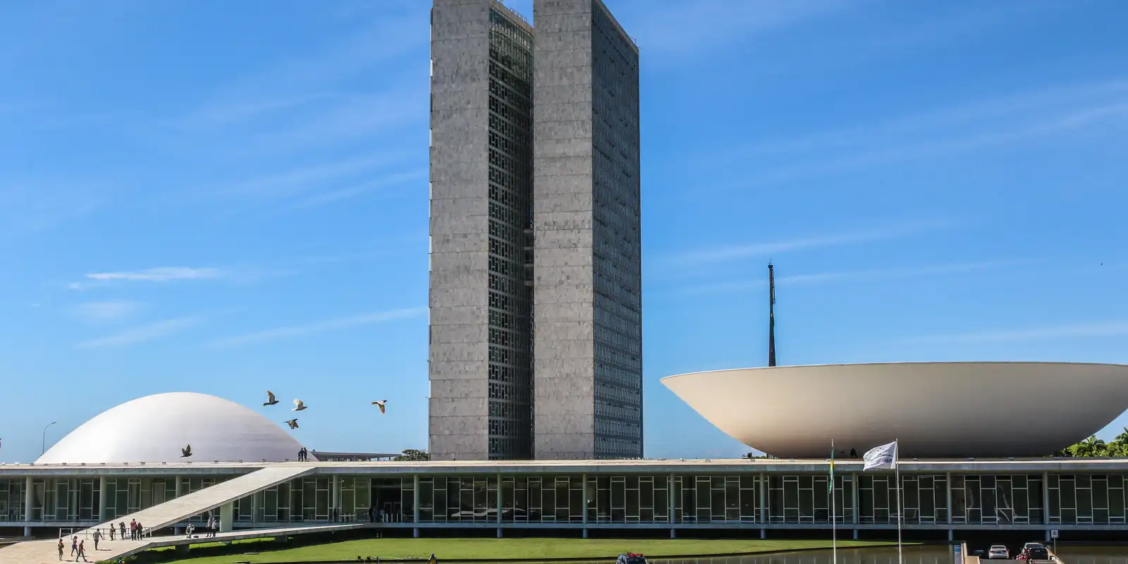 Senado aprova pena maior a quem fornecer drogas ou bebidas a menores