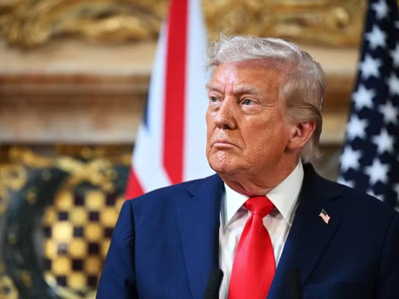 Trump ameaça revogar licenças de emissoras que criticam governo americano