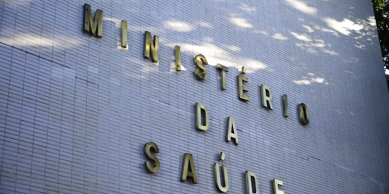 Brasil recebe lote de medicamento para tratar câncer de mama no SUS