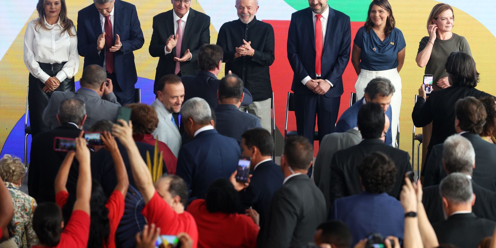 Cabeça do crime organizado não está no barraco da favela, diz Boulos