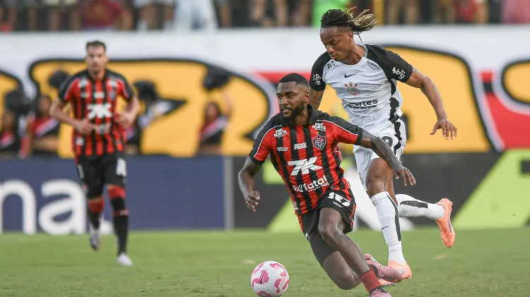 Corinthians vence o Vitória no sufoco e entra na briga por vaga na Libertadores