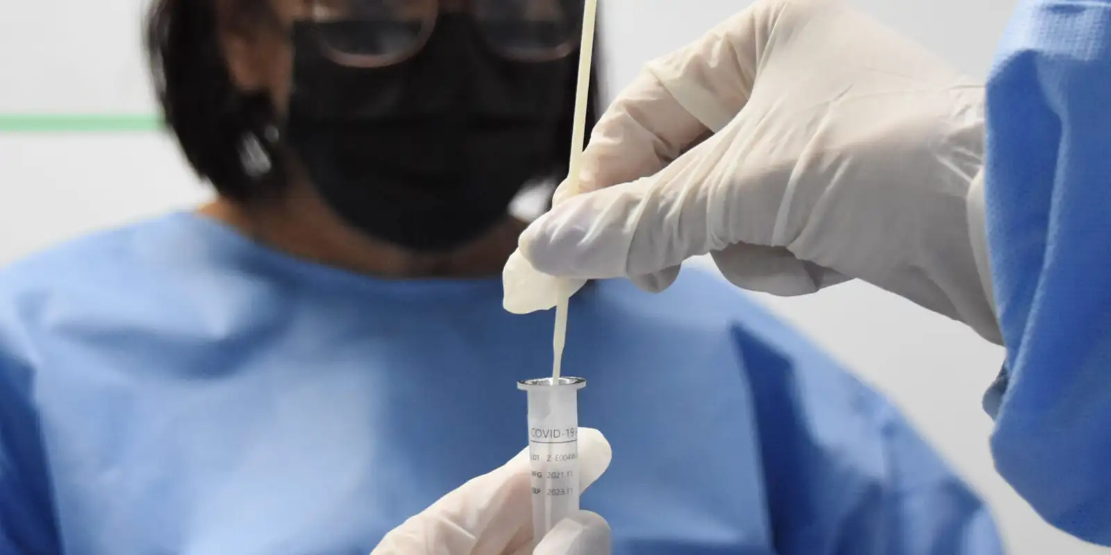 Covid-19 causou metade das mortes por vírus respiratórios em 4 semanas