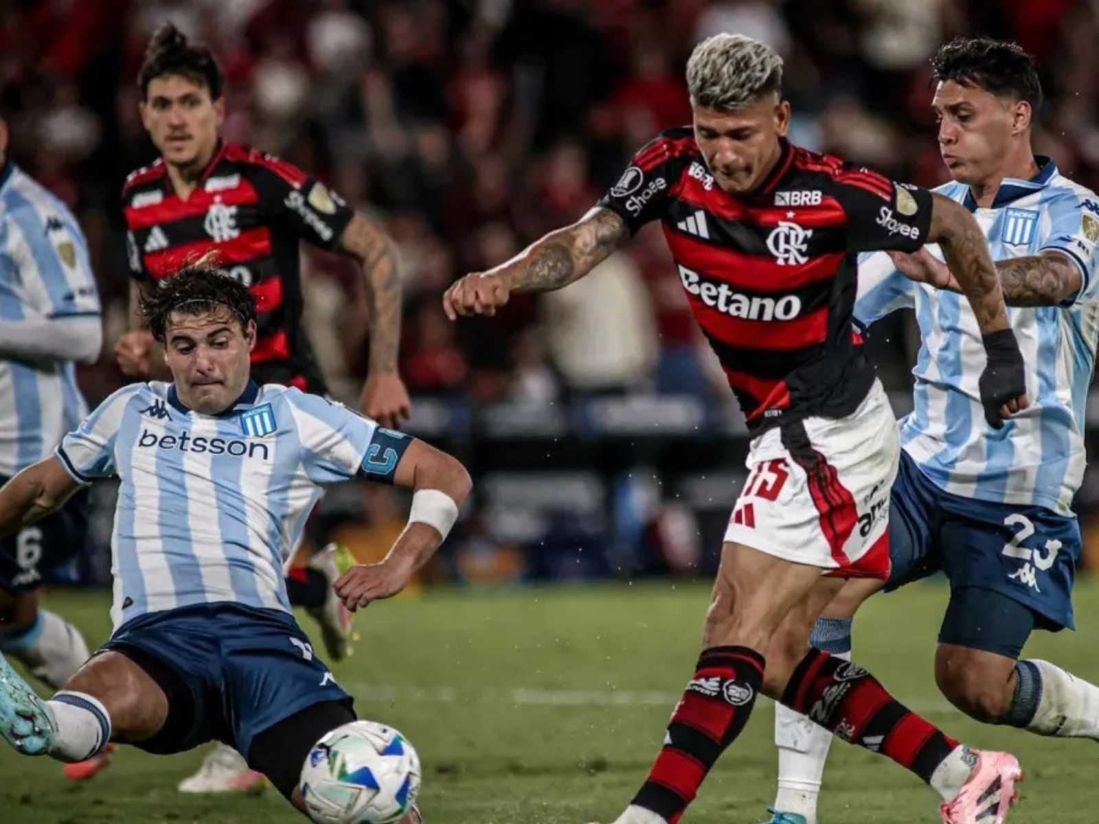Flamengo enfrenta Racing na Argentina por vaga na final da Libertadores