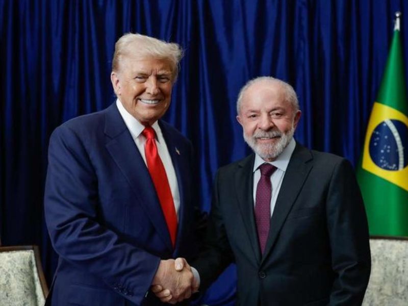 Lula pede fim de tarifas e sanções dos EUA em conversa 'franca' com Trump