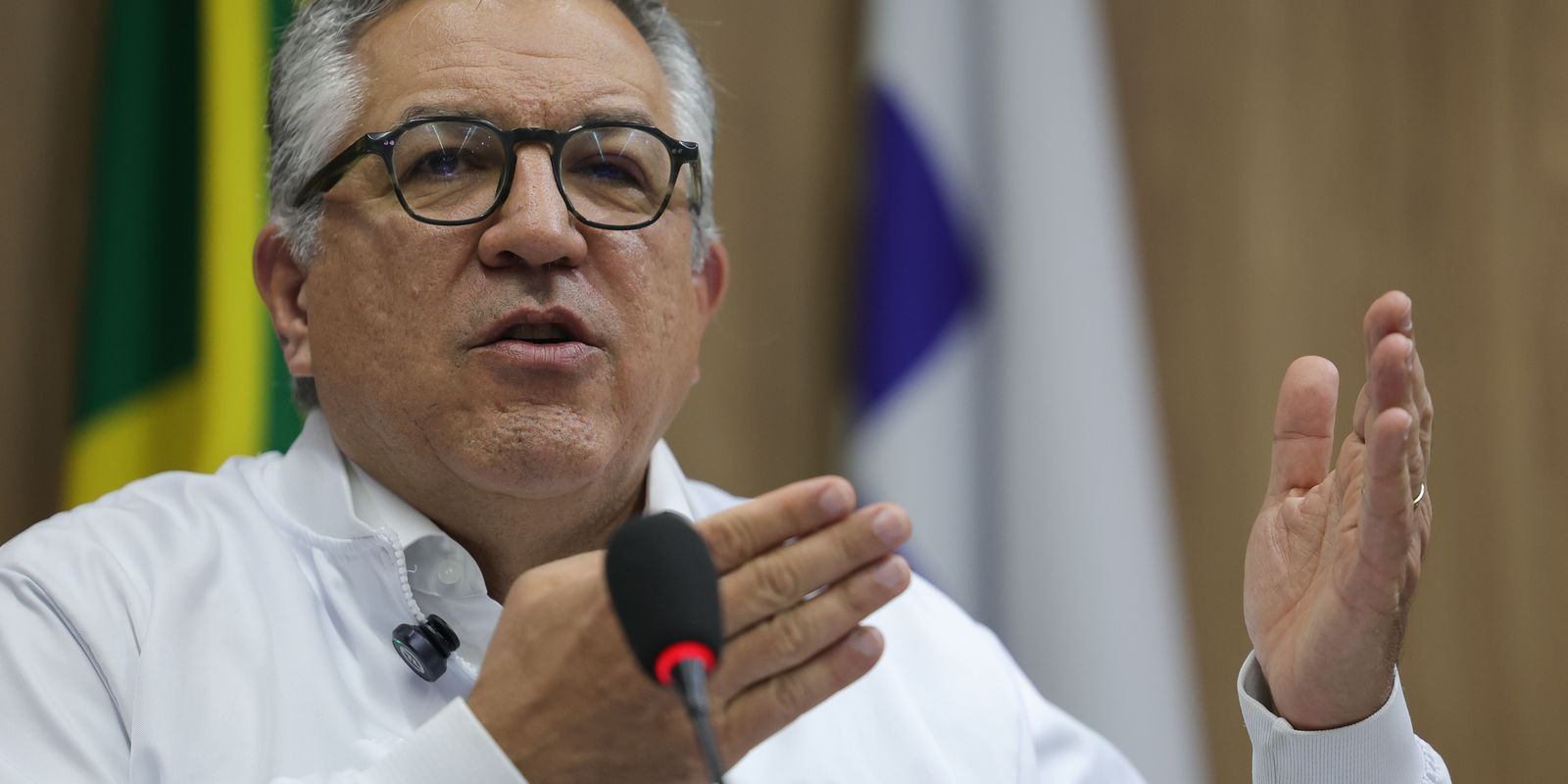 "Não vamos negar aos nossos filhos o direito à vacina", diz Padilha