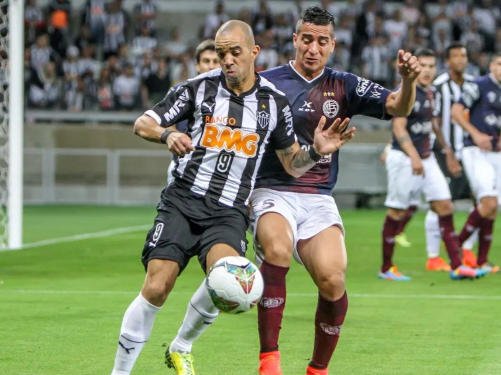 Atlético-MG e Lanús duelam pelo título inédito da Sul-Americana neste sábado (22)