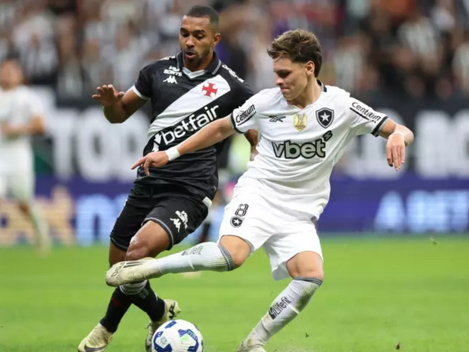 Clássico define rumos de Botafogo e Vasco na briga pela Libertadores